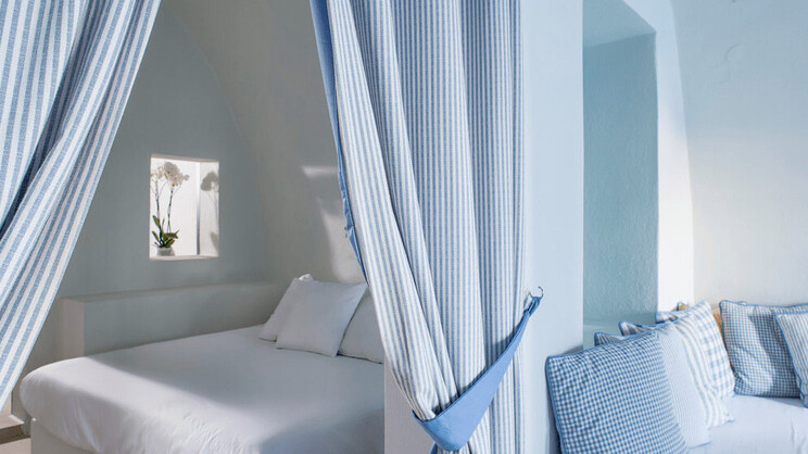 Master Suite with Outdoor Private Pool & Caldera View